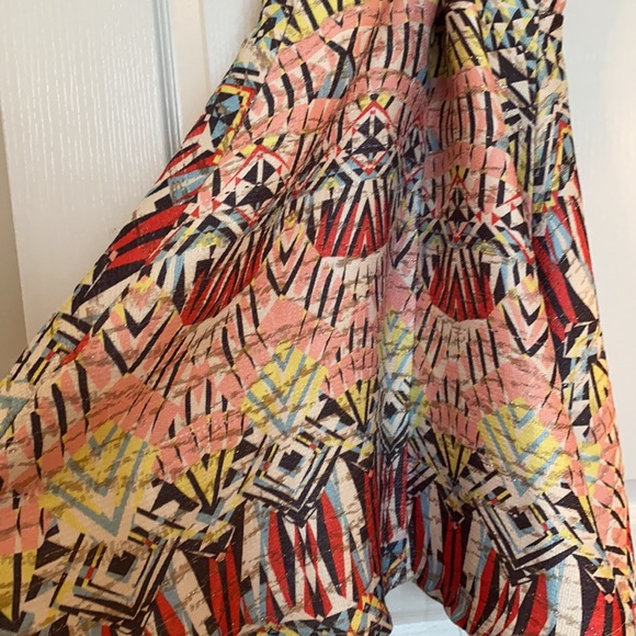 Cute patterned dress with crisscross straps and scalloped edges on the top! - Picture 4 of 4